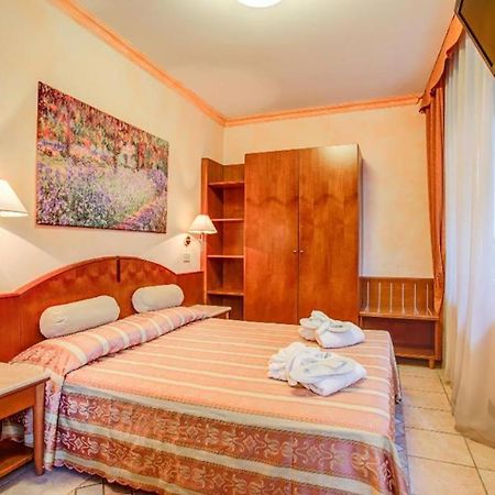 Hotel Rosalba - Valentini Family Village ベラーリア・イジェア・マリーナ エクステリア 写真