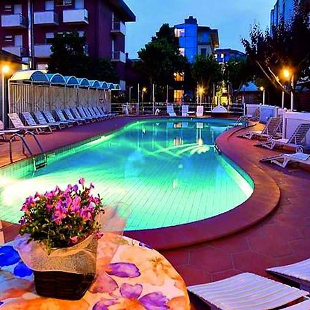 Hotel Rosalba - Valentini Family Village ベラーリア・イジェア・マリーナ エクステリア 写真