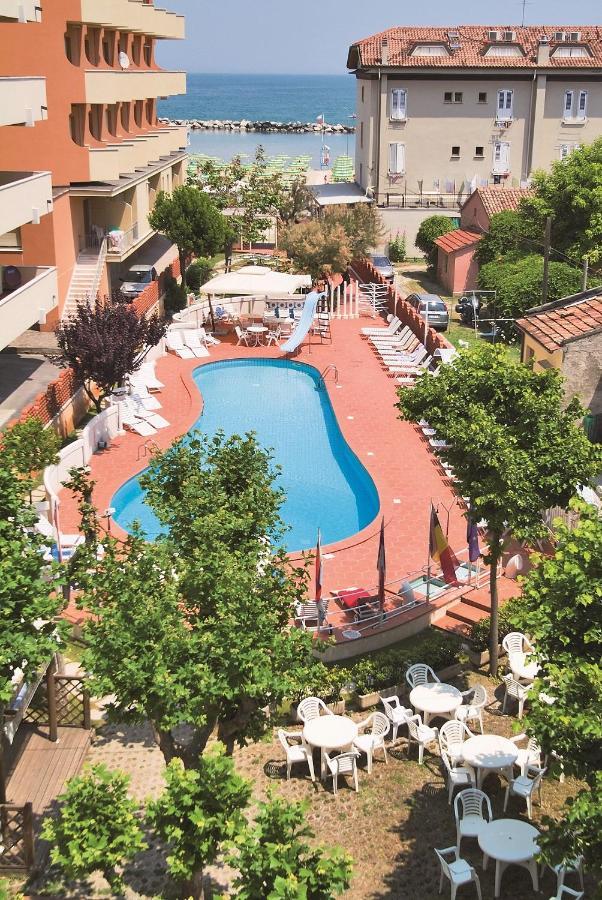 Hotel Rosalba - Valentini Family Village ベラーリア・イジェア・マリーナ エクステリア 写真