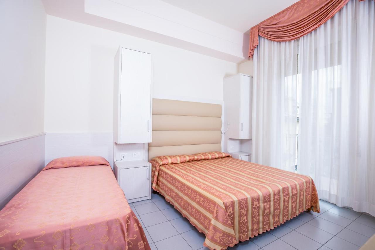 Hotel Rosalba - Valentini Family Village ベラーリア・イジェア・マリーナ エクステリア 写真