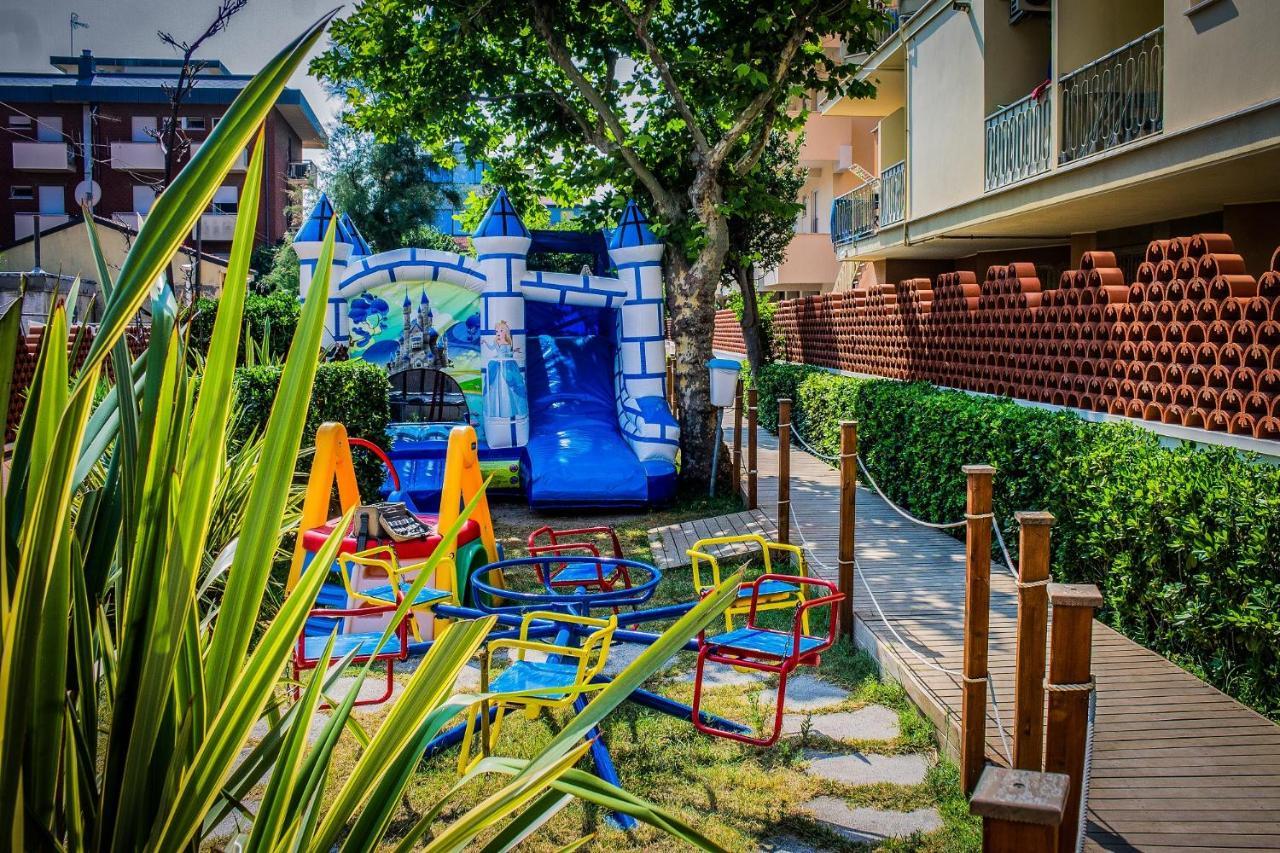 Hotel Rosalba - Valentini Family Village ベラーリア・イジェア・マリーナ エクステリア 写真