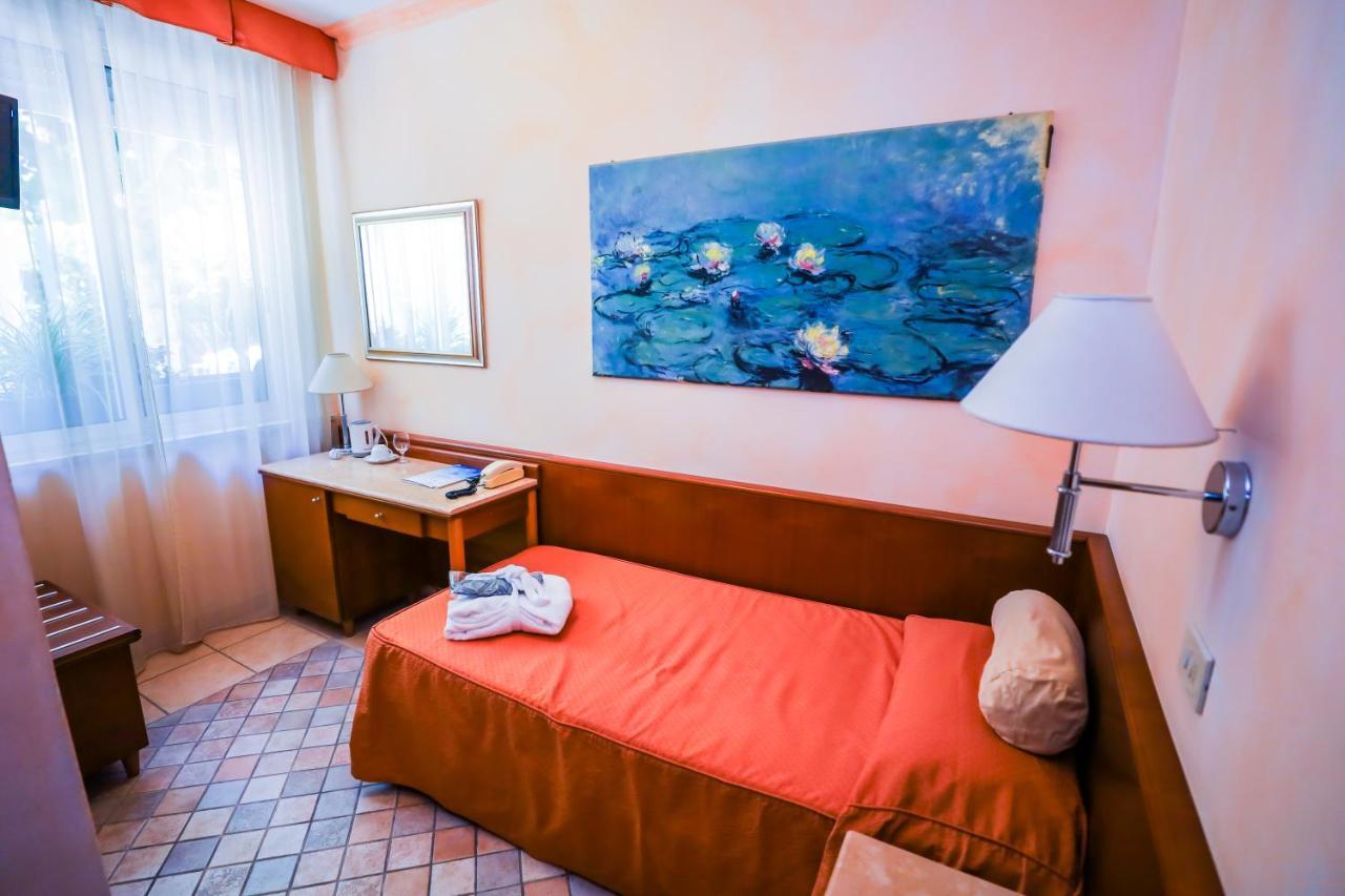 Hotel Rosalba - Valentini Family Village ベラーリア・イジェア・マリーナ エクステリア 写真