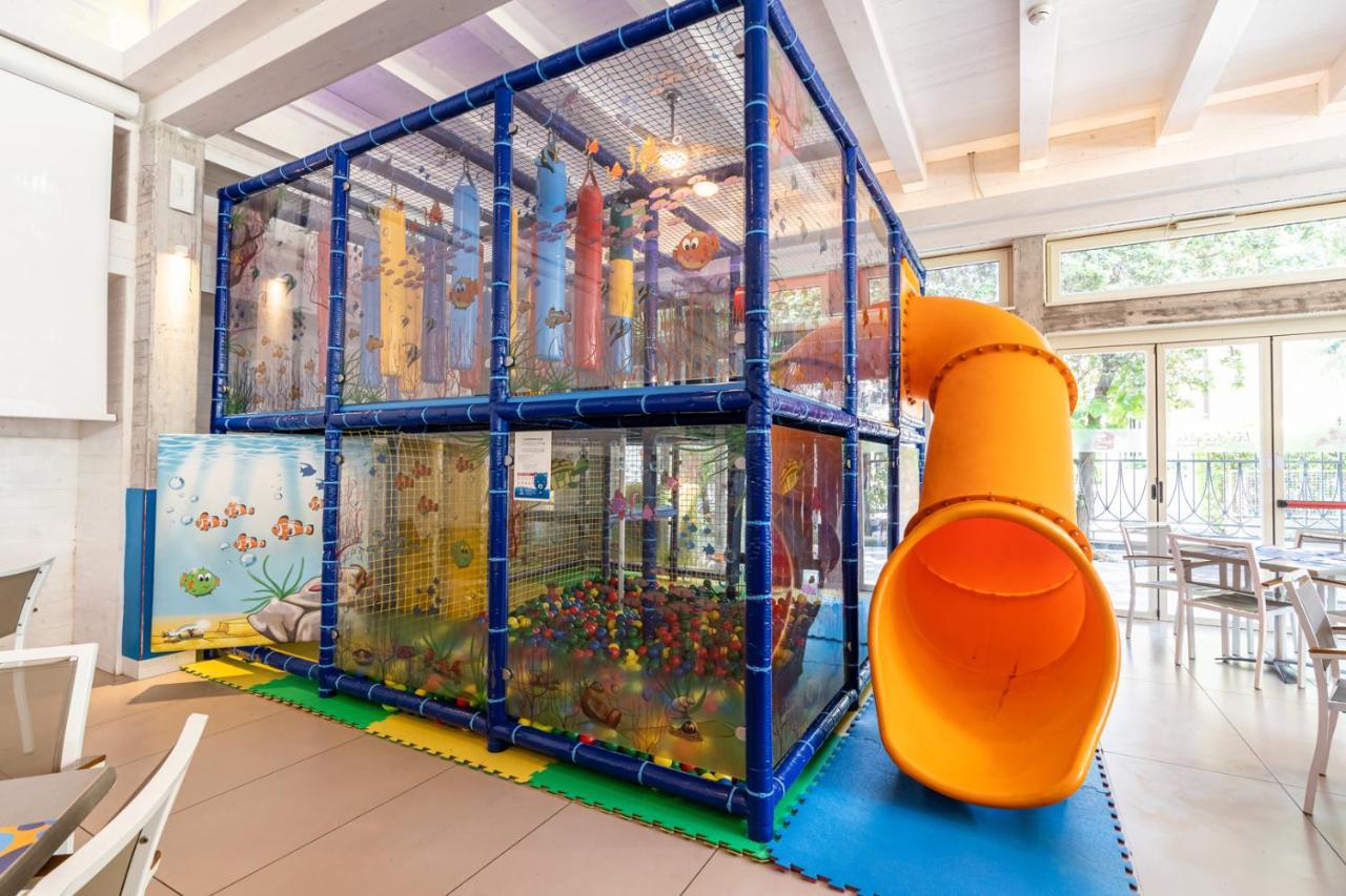 Hotel Rosalba - Valentini Family Village ベラーリア・イジェア・マリーナ エクステリア 写真