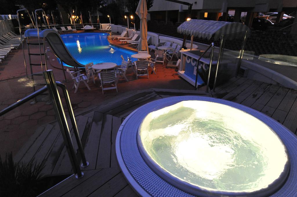 Hotel Rosalba - Valentini Family Village ベラーリア・イジェア・マリーナ エクステリア 写真
